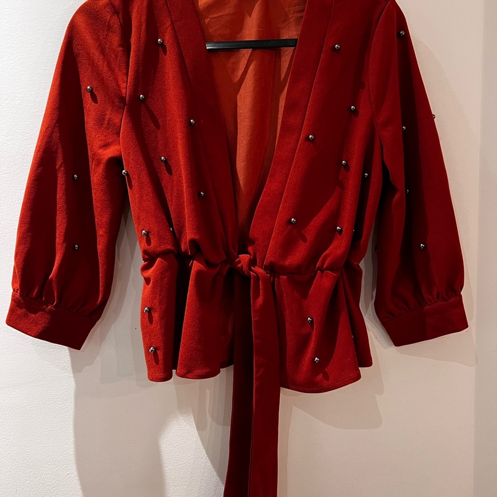 Orange Sleeve Crisscross Tie Front Top 🧡